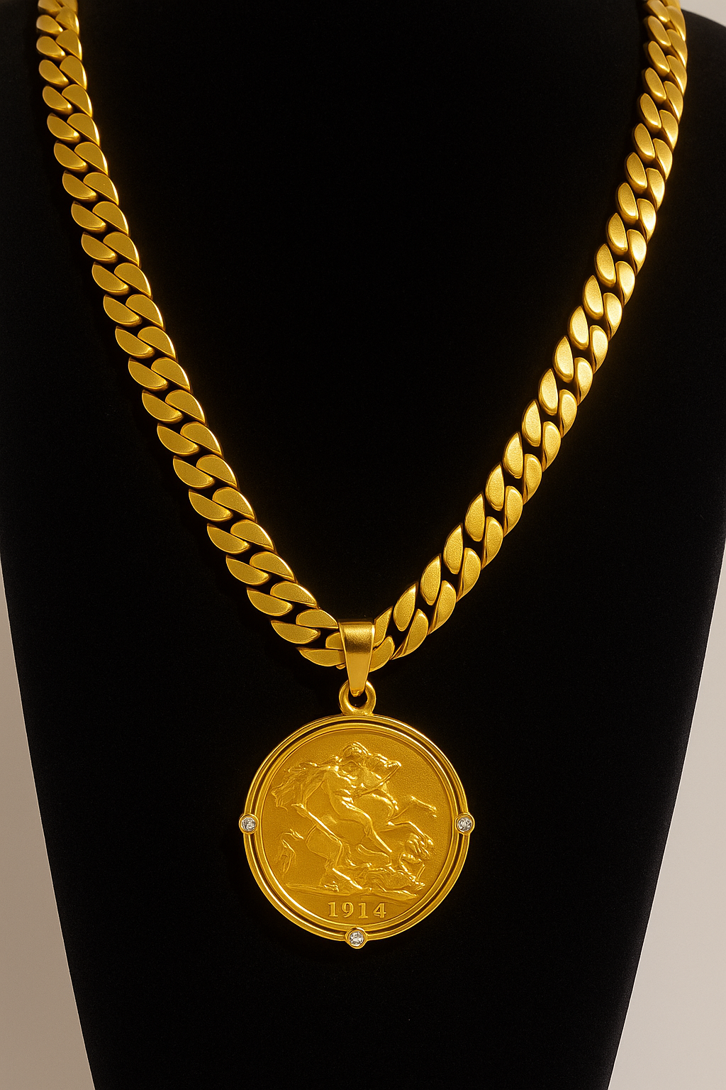 1914 Gold Sovereign Pendant & Chain